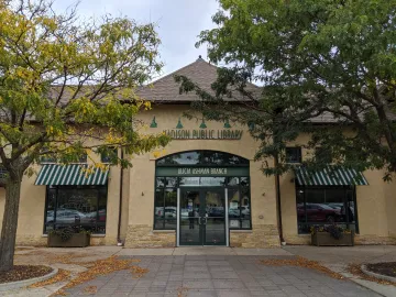 Alicia Ashman Library entrance